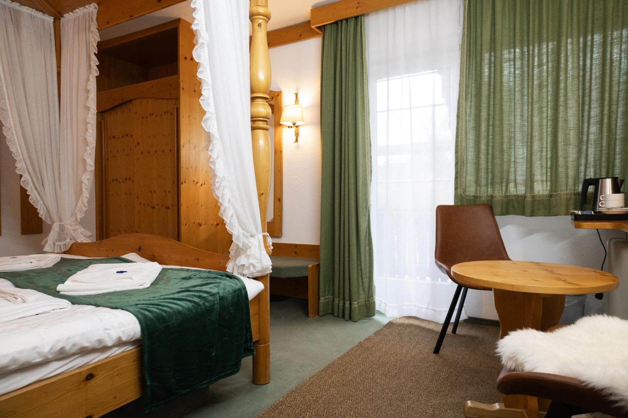 Hotel Zum See, Titisee Titisee-Neustadt Exterior foto