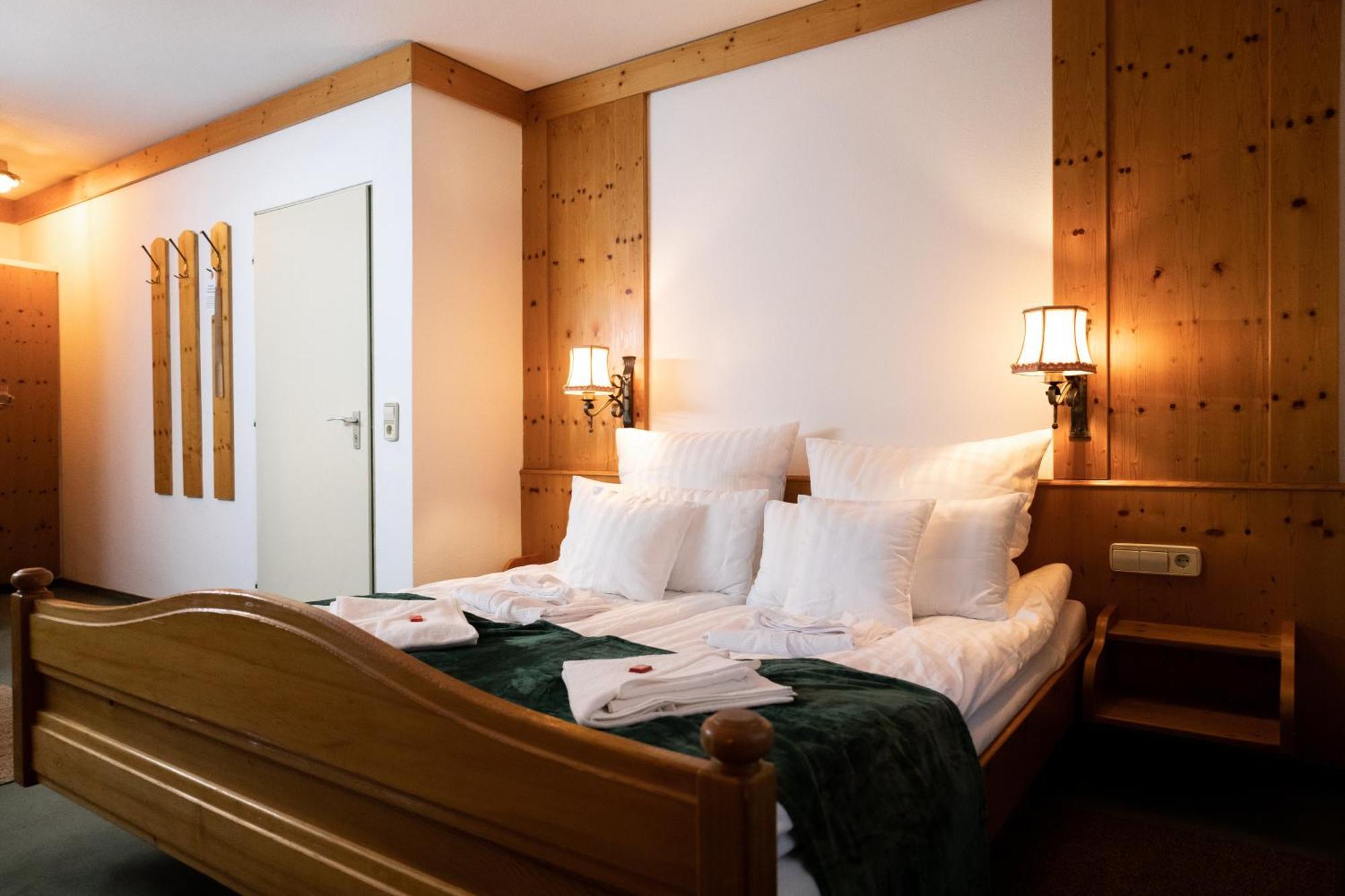 Hotel Zum See, Titisee Titisee-Neustadt Exterior foto