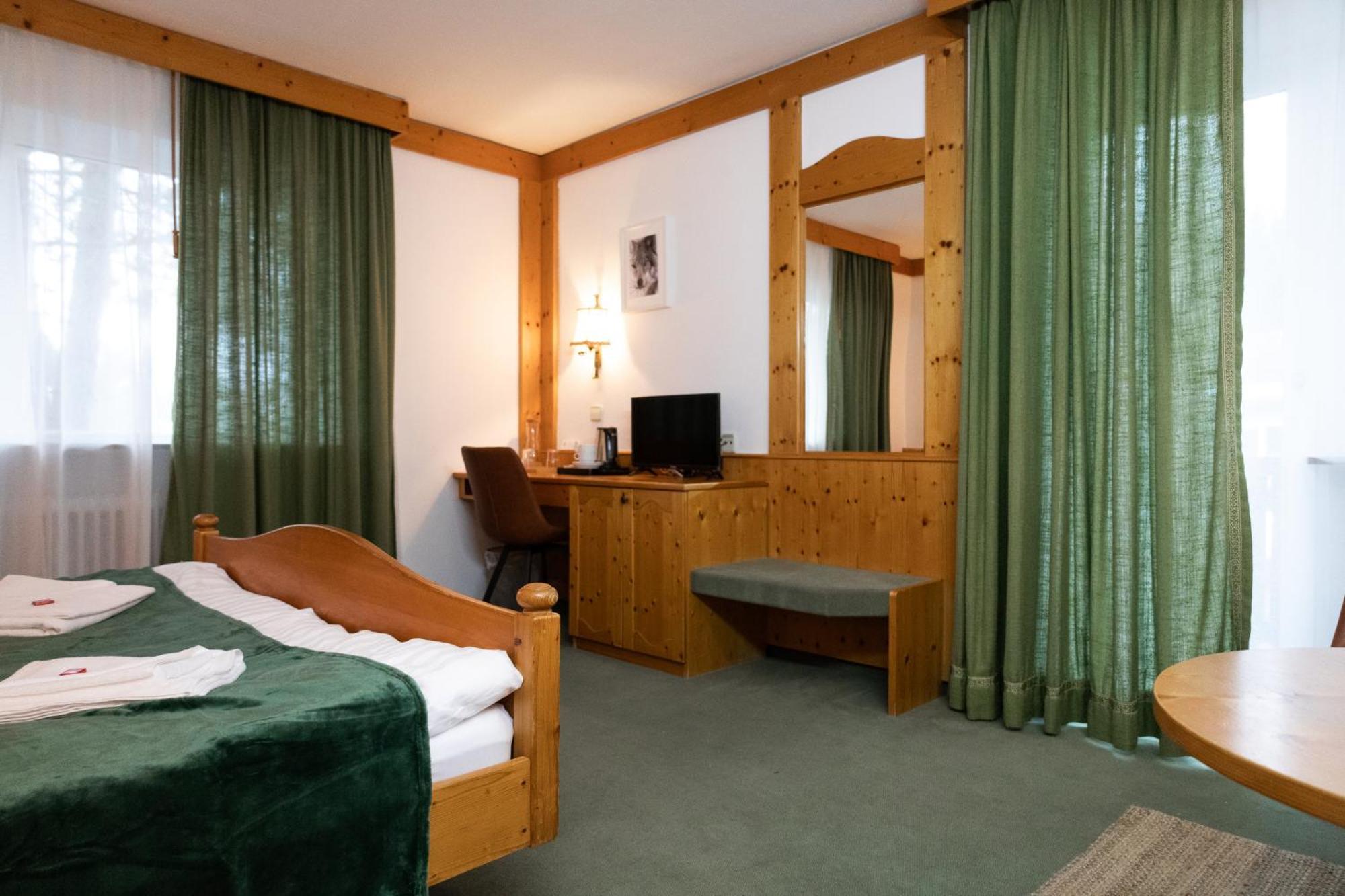 Hotel Zum See, Titisee Titisee-Neustadt Exterior foto
