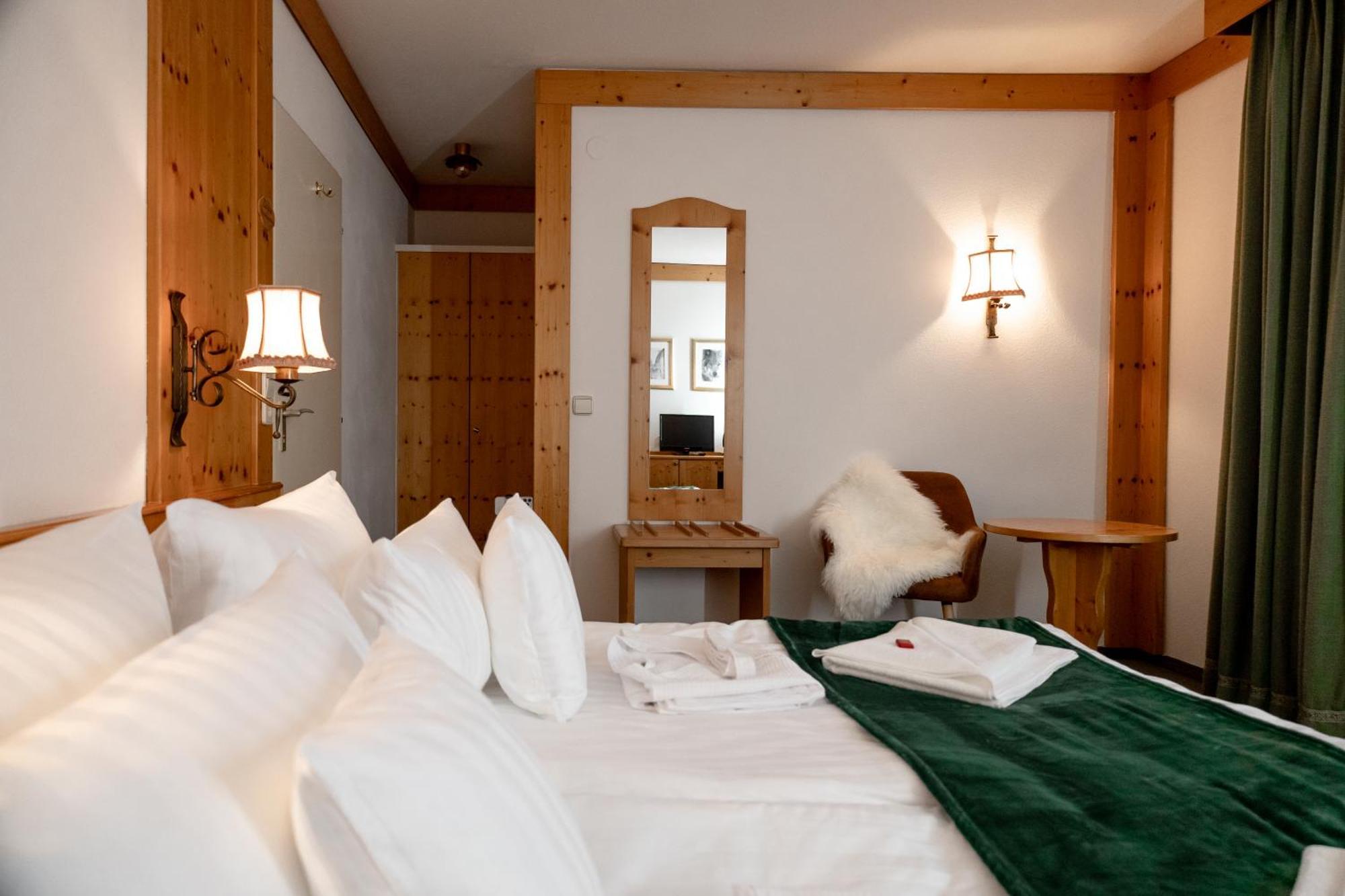 Hotel Zum See, Titisee Titisee-Neustadt Exterior foto